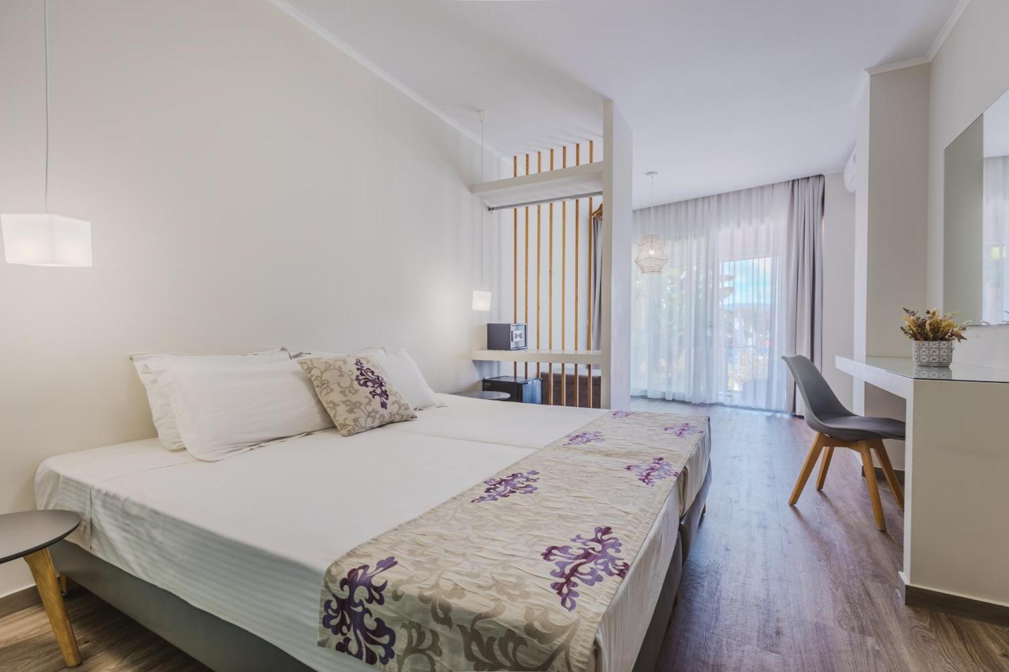 Sunrise Zante - Adults Only Hotel チィリヴィ エクステリア 写真